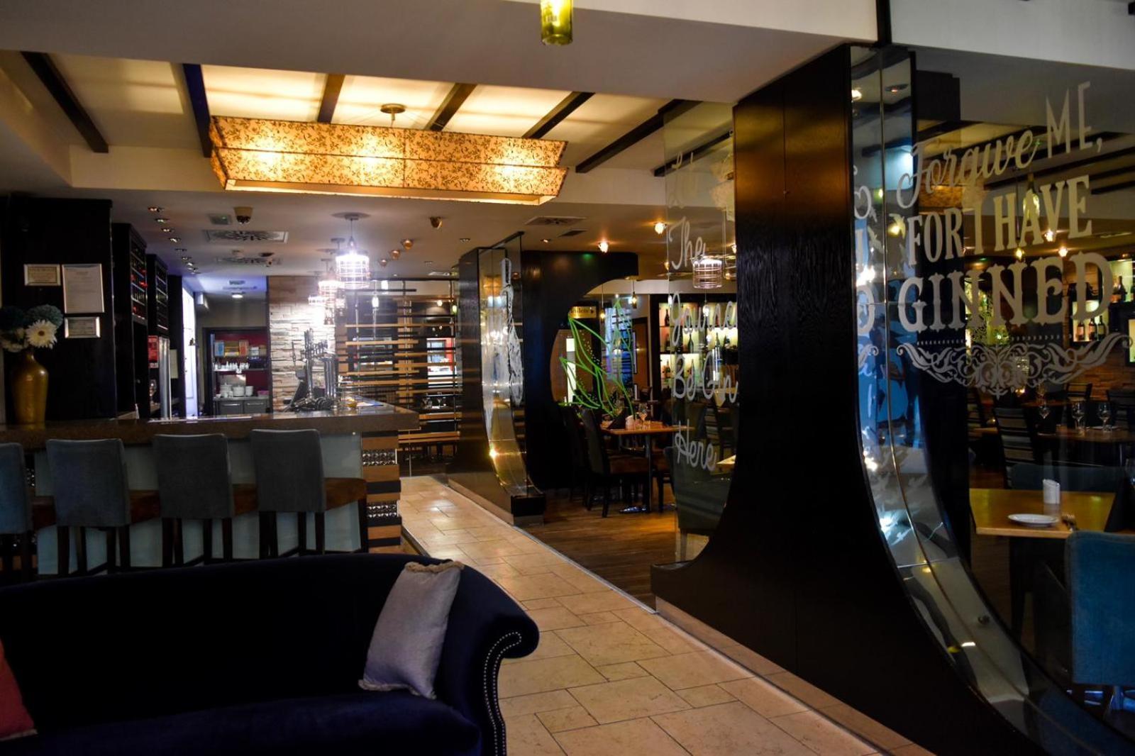 The Bluebell Hotel Neath Eksteriør billede