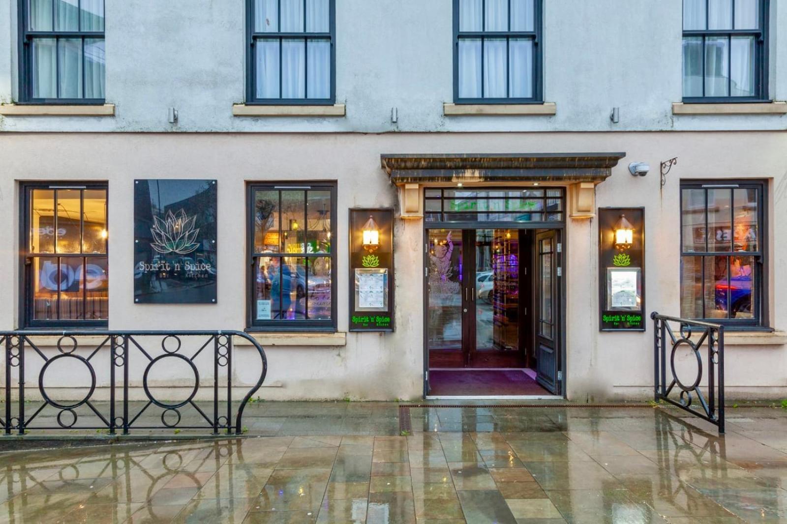 The Bluebell Hotel Neath Eksteriør billede