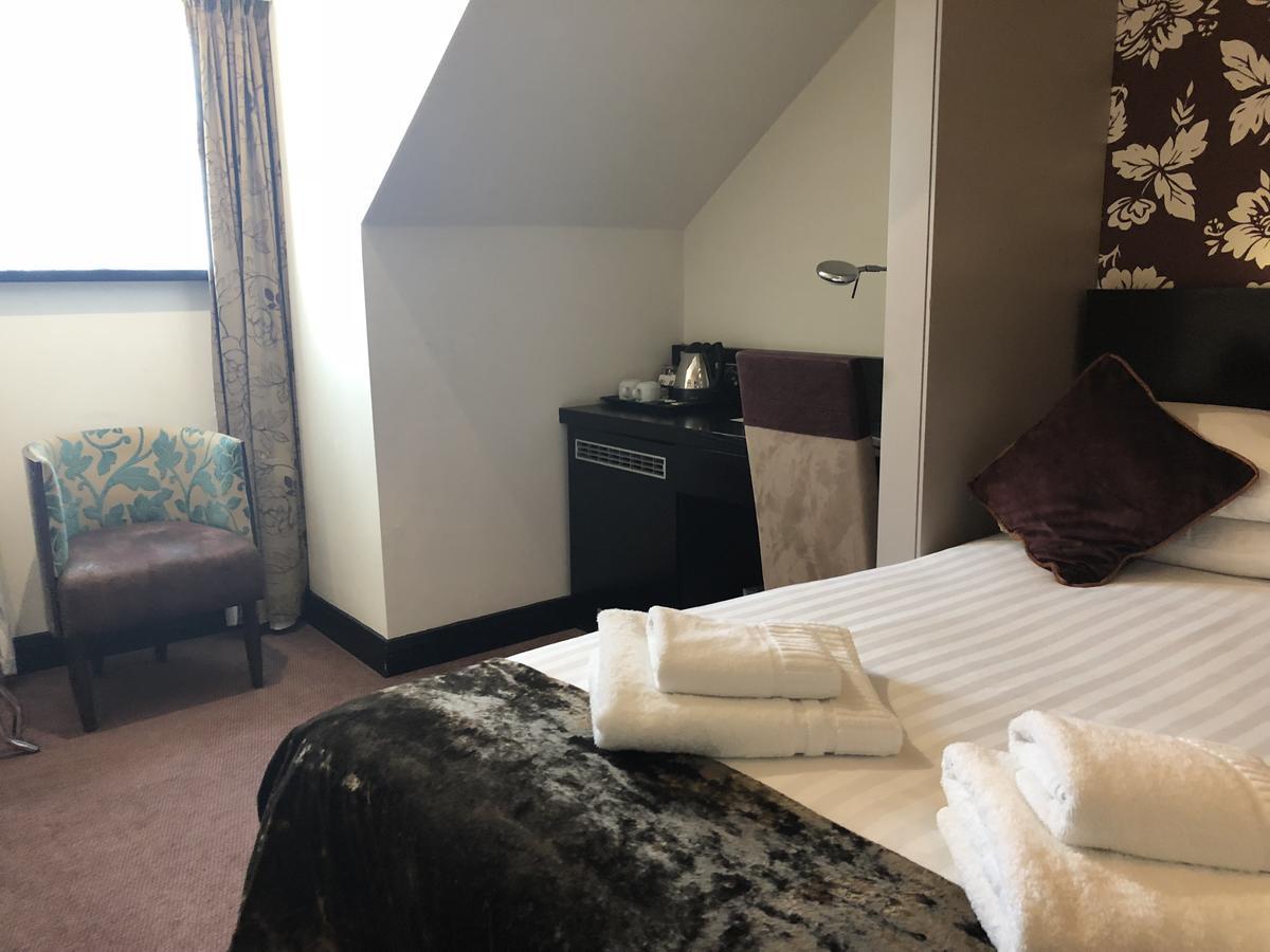 The Bluebell Hotel Neath Eksteriør billede