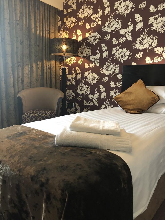 The Bluebell Hotel Neath Eksteriør billede