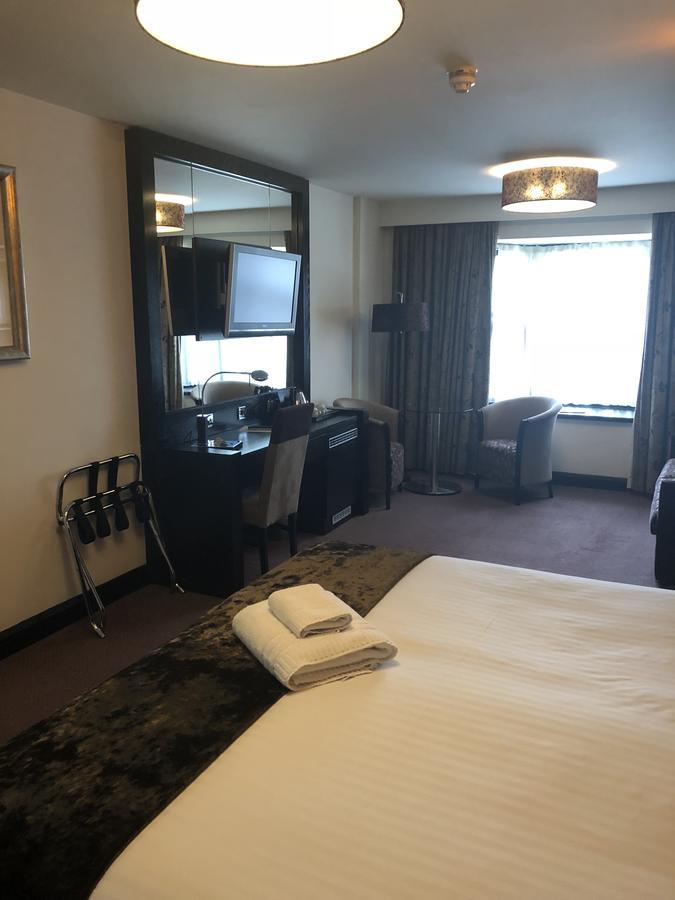 The Bluebell Hotel Neath Eksteriør billede