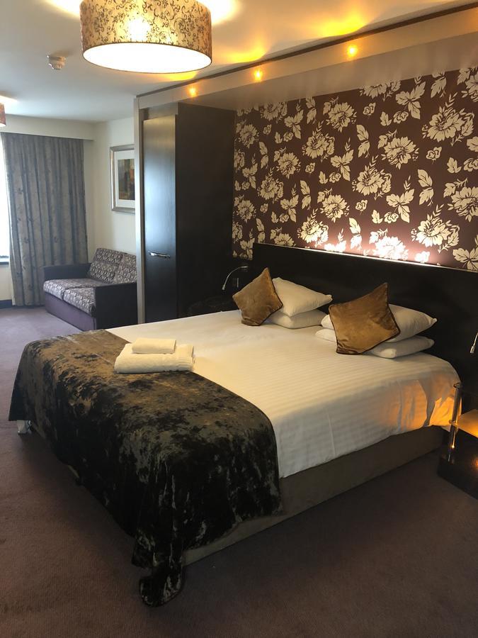 The Bluebell Hotel Neath Eksteriør billede