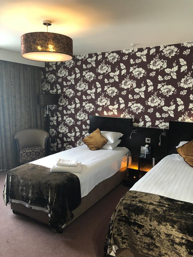 The Bluebell Hotel Neath Eksteriør billede