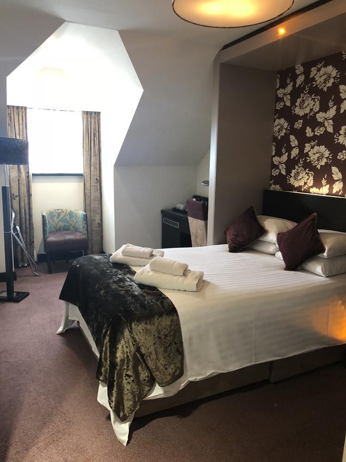 The Bluebell Hotel Neath Eksteriør billede