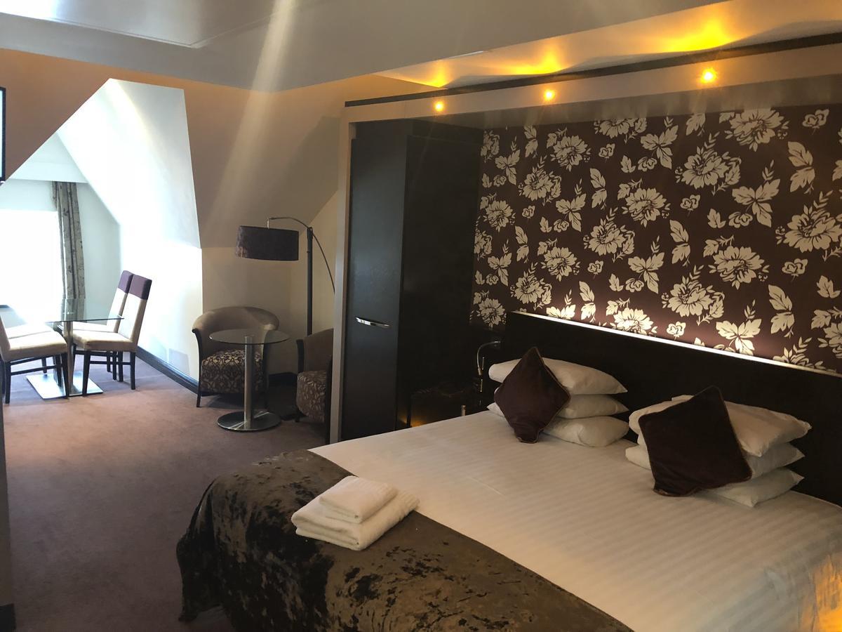 The Bluebell Hotel Neath Eksteriør billede