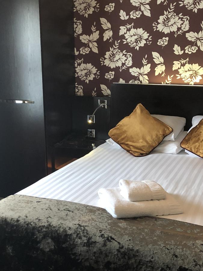 The Bluebell Hotel Neath Eksteriør billede