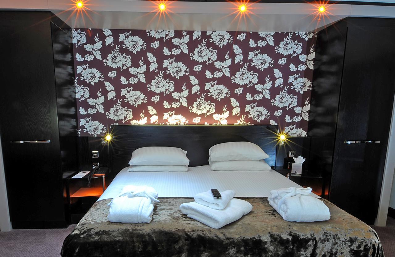 The Bluebell Hotel Neath Eksteriør billede